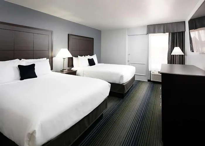 Red Lion Downtown 2*